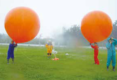 飛ばせ気球！見つめろ地球！−空を診察して豪雨の予測に役立てます−